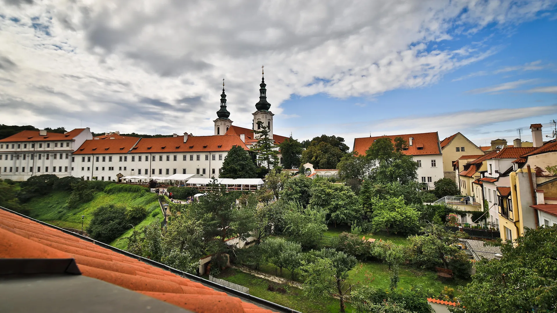 Questenberg Hotel Prága 4*,