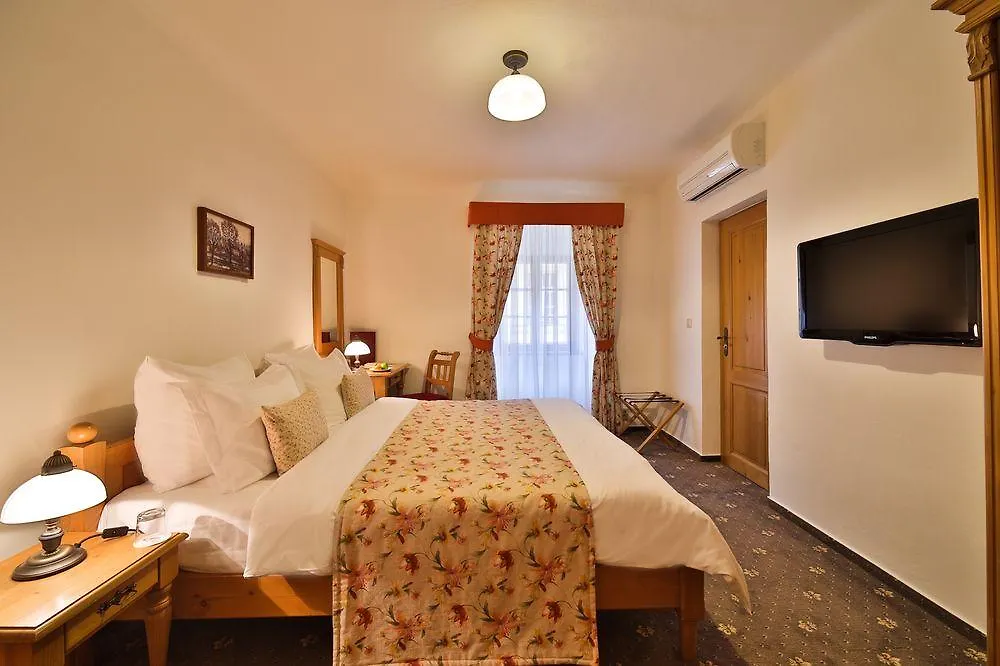 Questenberg Hotel Prag 4*,